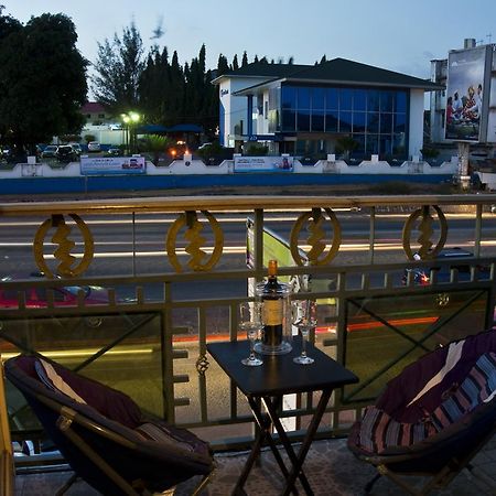 Jesiwa B'S Little Palace Акра Екстериор снимка